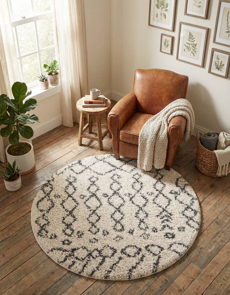 Detail image of 4' x 4' Moroccan Shag Round Rug