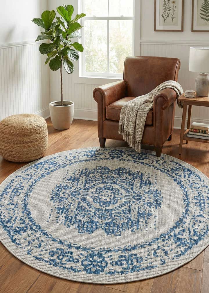 5' 3 x 5' 3 Easy-Clean Traditional Indoor / Outdoor Round Rug