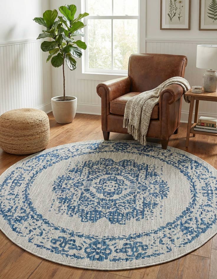 Detail image of 5' 3 x 5' 3 Easy-Clean Traditional Indoor / Outdoor Round Rug