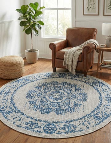 5' 3 x 5' 3 Easy-Clean Traditional Indoor / Outdoor Round Rug