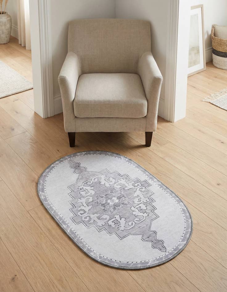 Detail image of 2' x 3' Washable Timeless Oval Rug