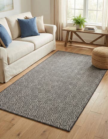 5' 3 x 8' Easy-Clean Lattice Indoor / Outdoor Rug