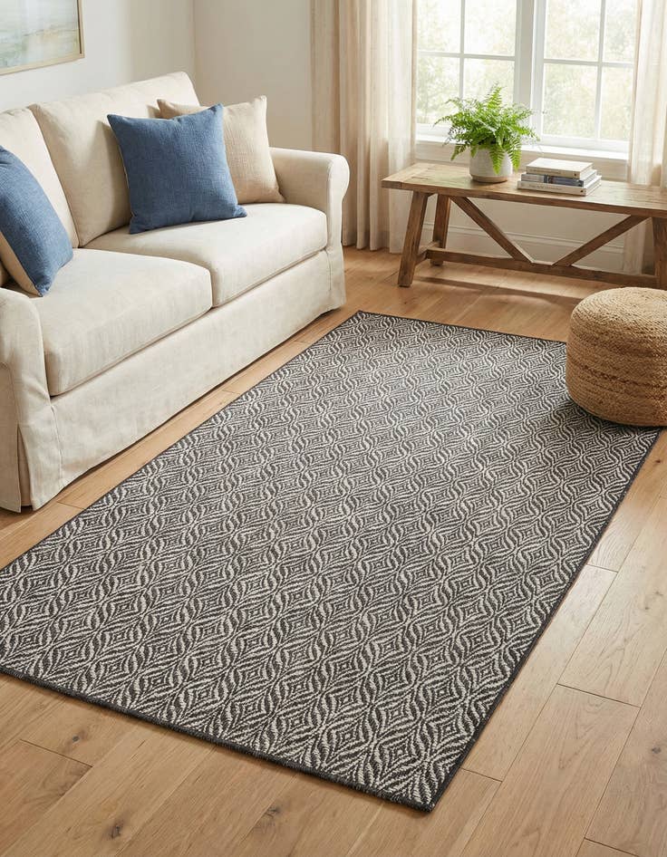 Detail image of 5' 3 x 8' Easy-Clean Trellis Indoor / Outdoor Rug