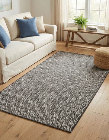 5' 3 x 8' Easy-Clean Lattice Indoor / Outdoor Rug