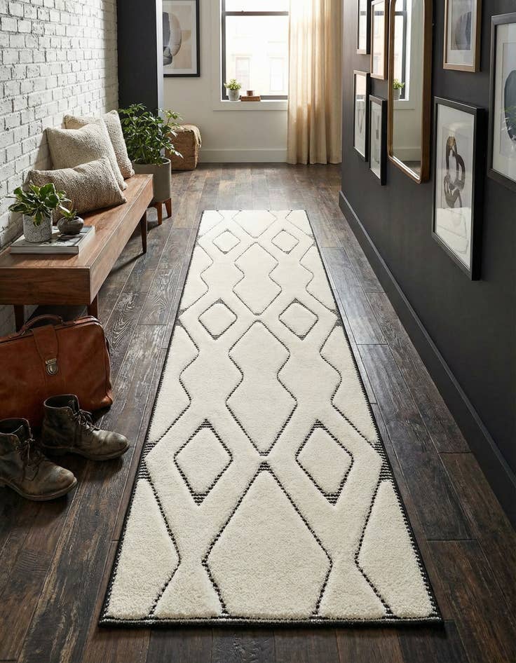 Detail image of 2' 7 x 10' Prismatic Runner Rug