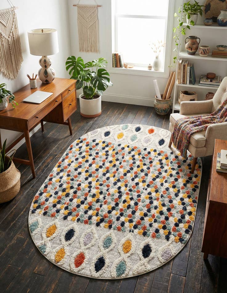 Detail image of 4' 1 x 6' 1 Cherokee Oval Rug