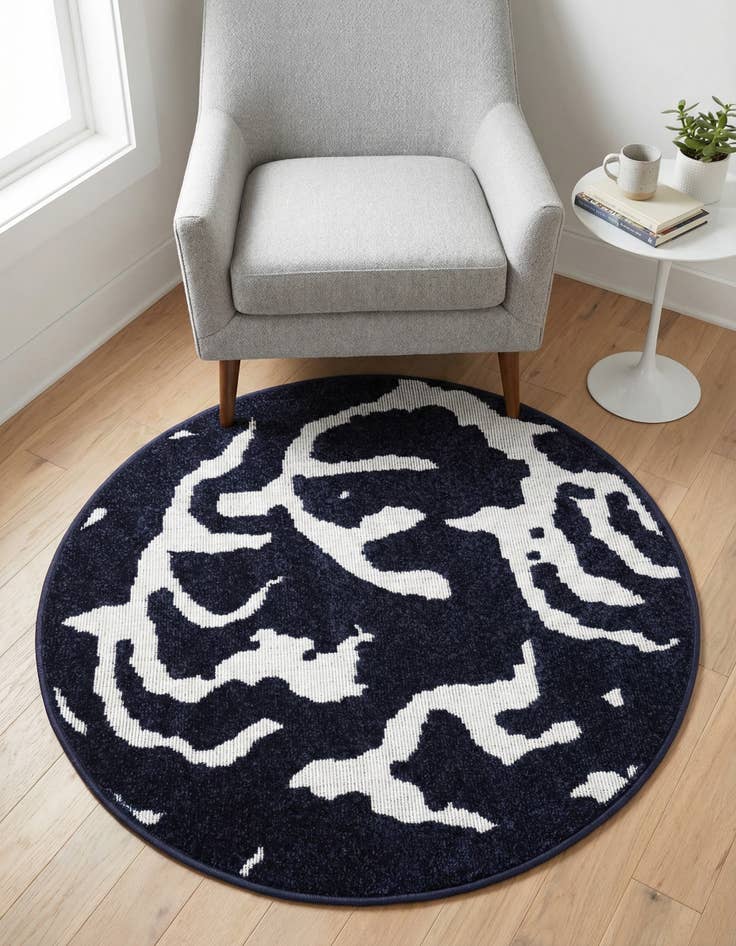 Detail image of 3' x 3'  Washable Sabrina Soto Indoor / Outdoor Round Rug