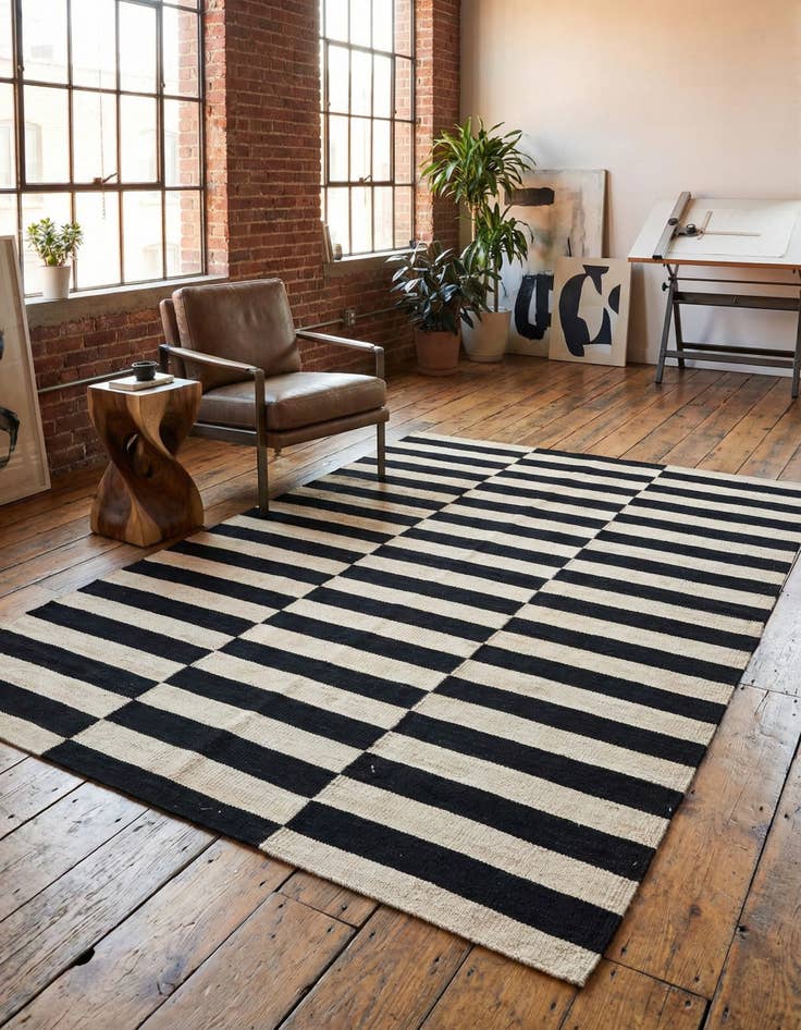 Detail image of 4' 1 x 5' 11 Hand Woven Kilim Modern Wool Rug