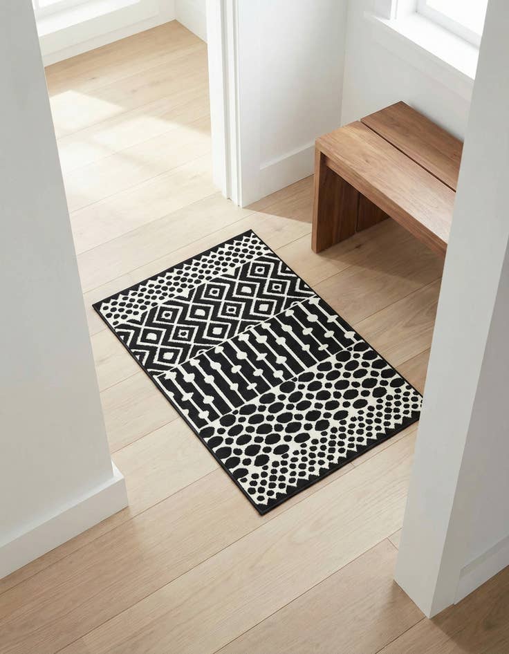 Detail image of 2' 3 x 3' Milano Rug