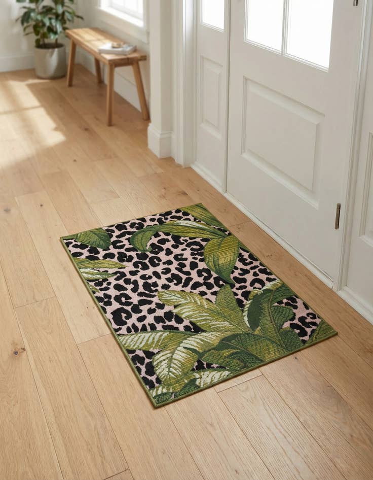 Detail image of 2' x 3' Washable Botanical Indoor / Outdoor Rug