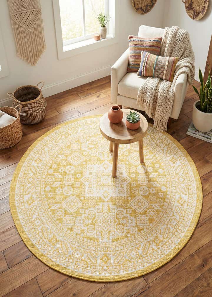 5' 3 x 5' 3 Easy-Clean Aztec Indoor / Outdoor Round Rug