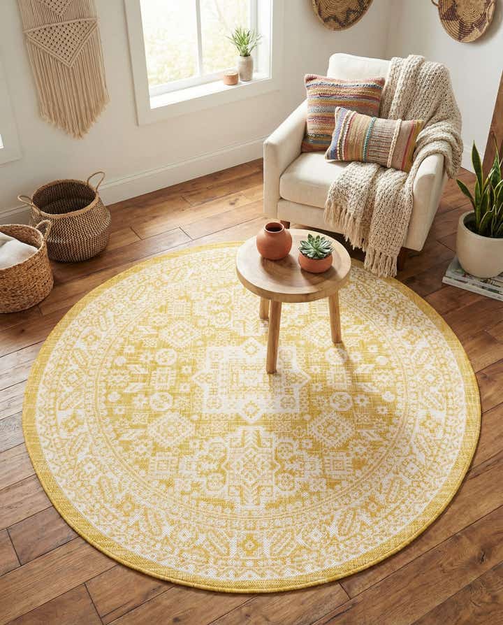 5' 3 x 5' 3 Easy-Clean Aztec Indoor / Outdoor Round Rug