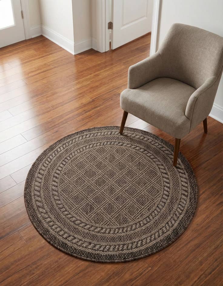 Detail image of 3' 3 x 3' 3  Washable Trellis Indoor / Outdoor Round Rug