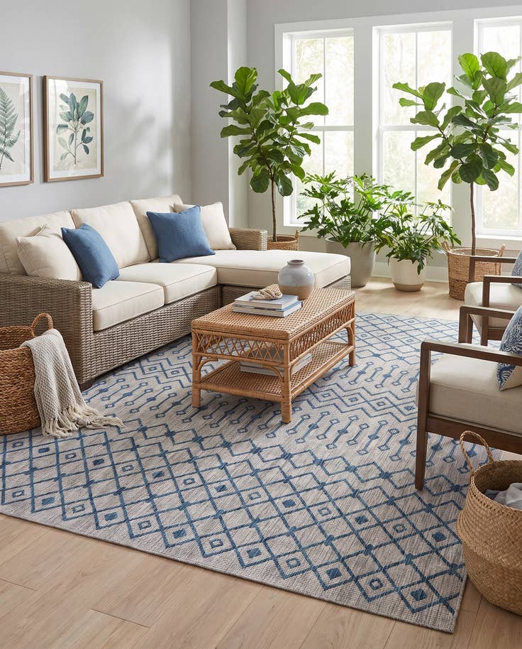 Detail image of 9' x 12' 2 Easy-Clean Lattice Indoor / Outdoor Rug