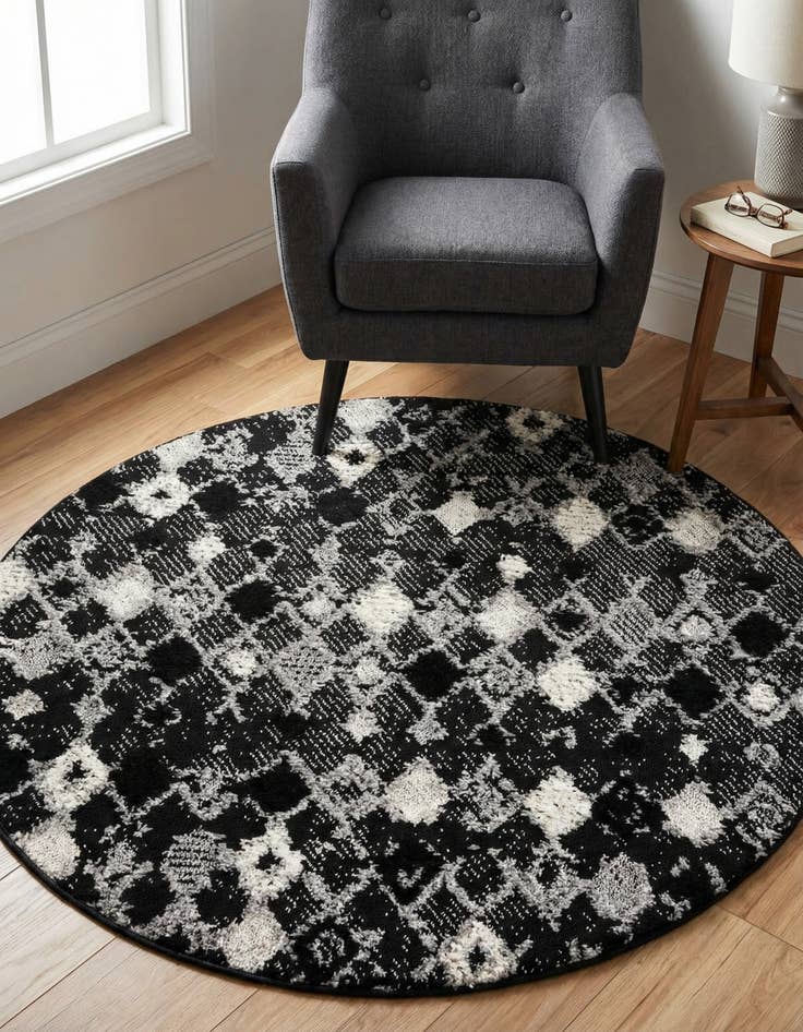 Detail image of 4' x 4' Cherokee Round Rug