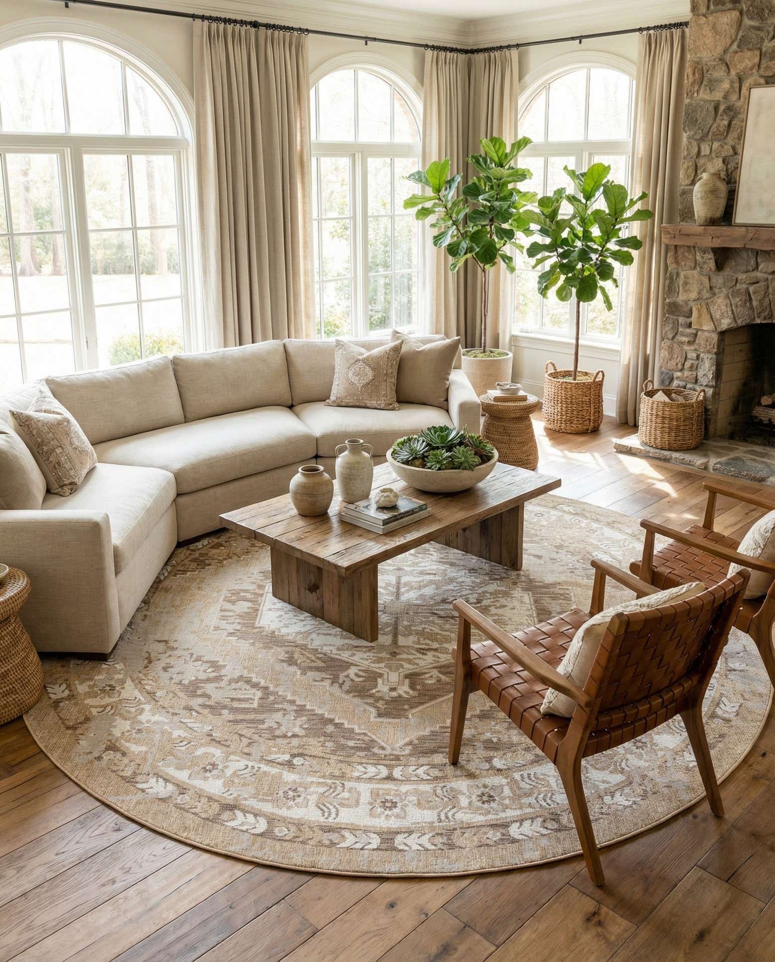 13' x 13' Easy-Clean Traditional Indoor / Outdoor Round Rug
