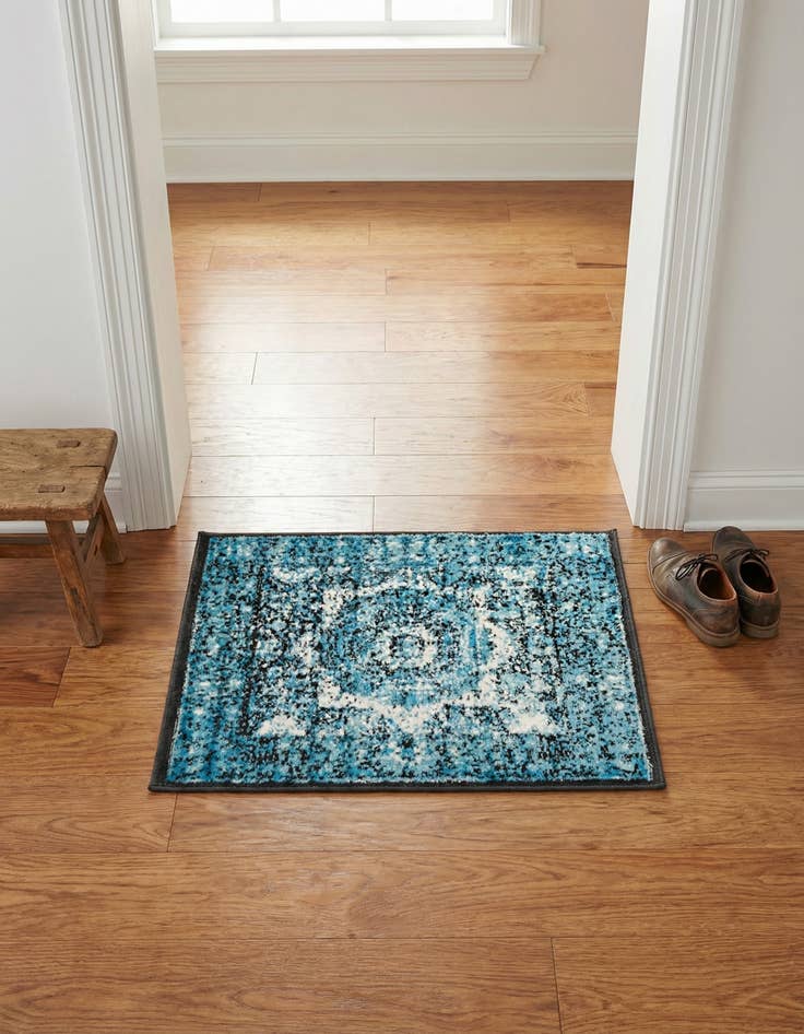 Detail image of 2' x 3' Istanbul Rug