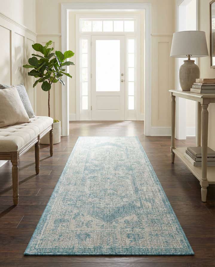 2' x 6' Easy-Clean Traditional Indoor / Outdoor Runner Rug