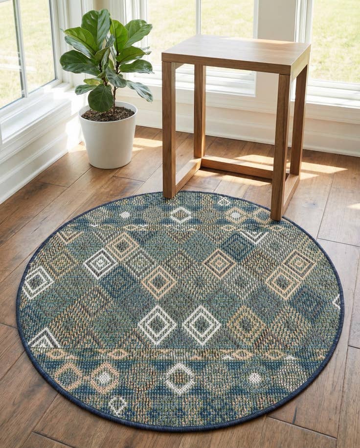 Detail image of 3' 3 x 3' 3 Easy-Clean Baja Indoor / Outdoor Round Rug
