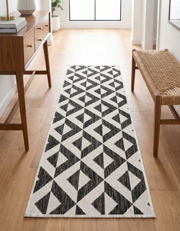 2' x 7' Easy-Clean Jill Zarin Napa Indoor / Outdoor Runner Rug