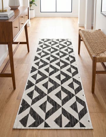 2' x 7' Easy-Clean Jill Zarin Napa Indoor / Outdoor Runner Rug