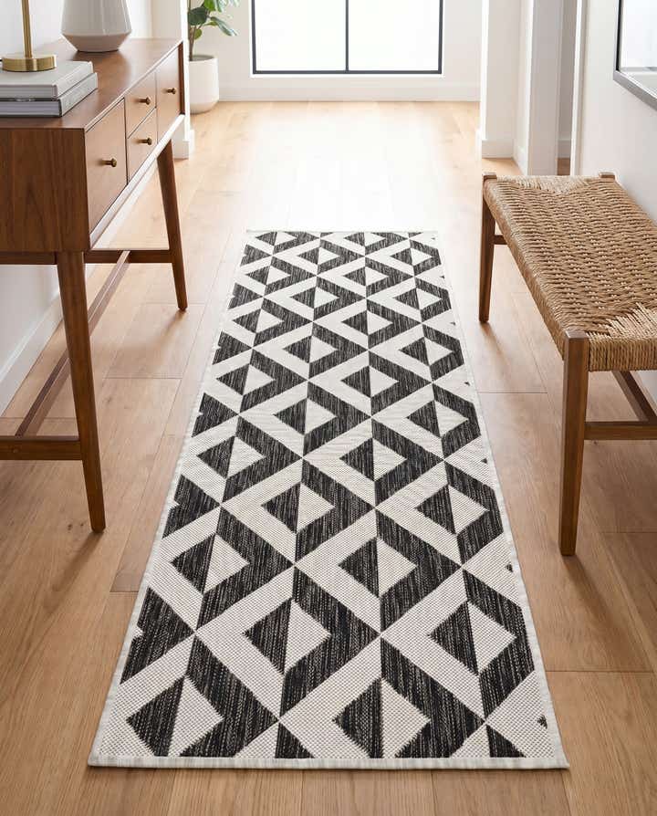 2' x 7' Easy-Clean Jill Zarin Napa Indoor / Outdoor Runner Rug