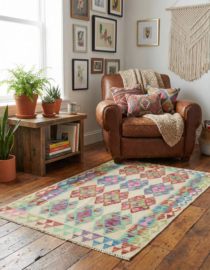 Detail image of 3' 2 x 4' 10 Hand Woven Kilim Maymana Wool Rug