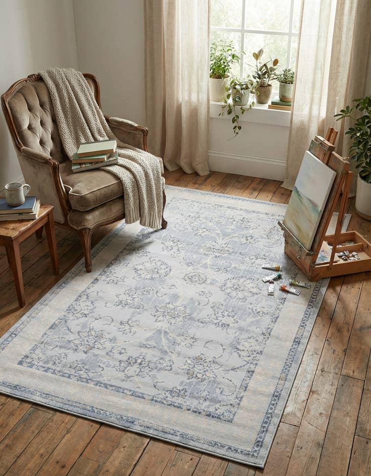 Detail image of 3' 3 x 5' 3 Victoria Rug