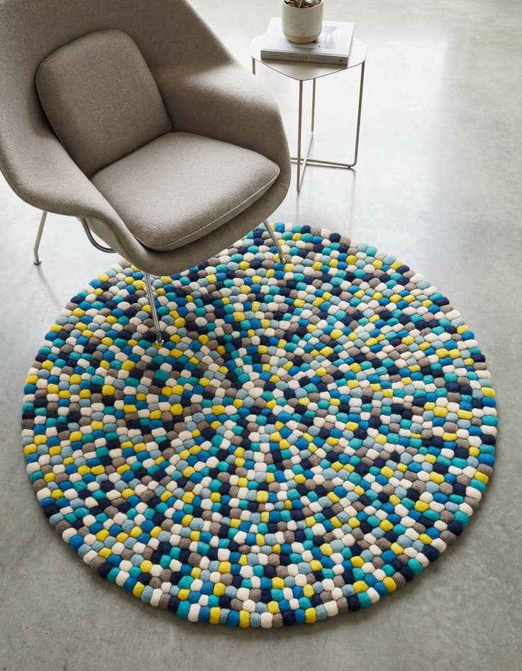 Detail image of 5' 1 x 5' 1 Hand Woven Felt Ball Wool Round Rug