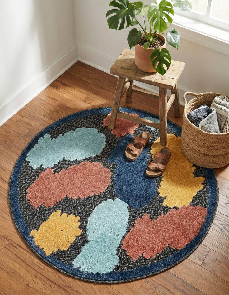 Detail image of 3' 3 x 3' 3  Washable Belize Indoor / Outdoor Round Rug
