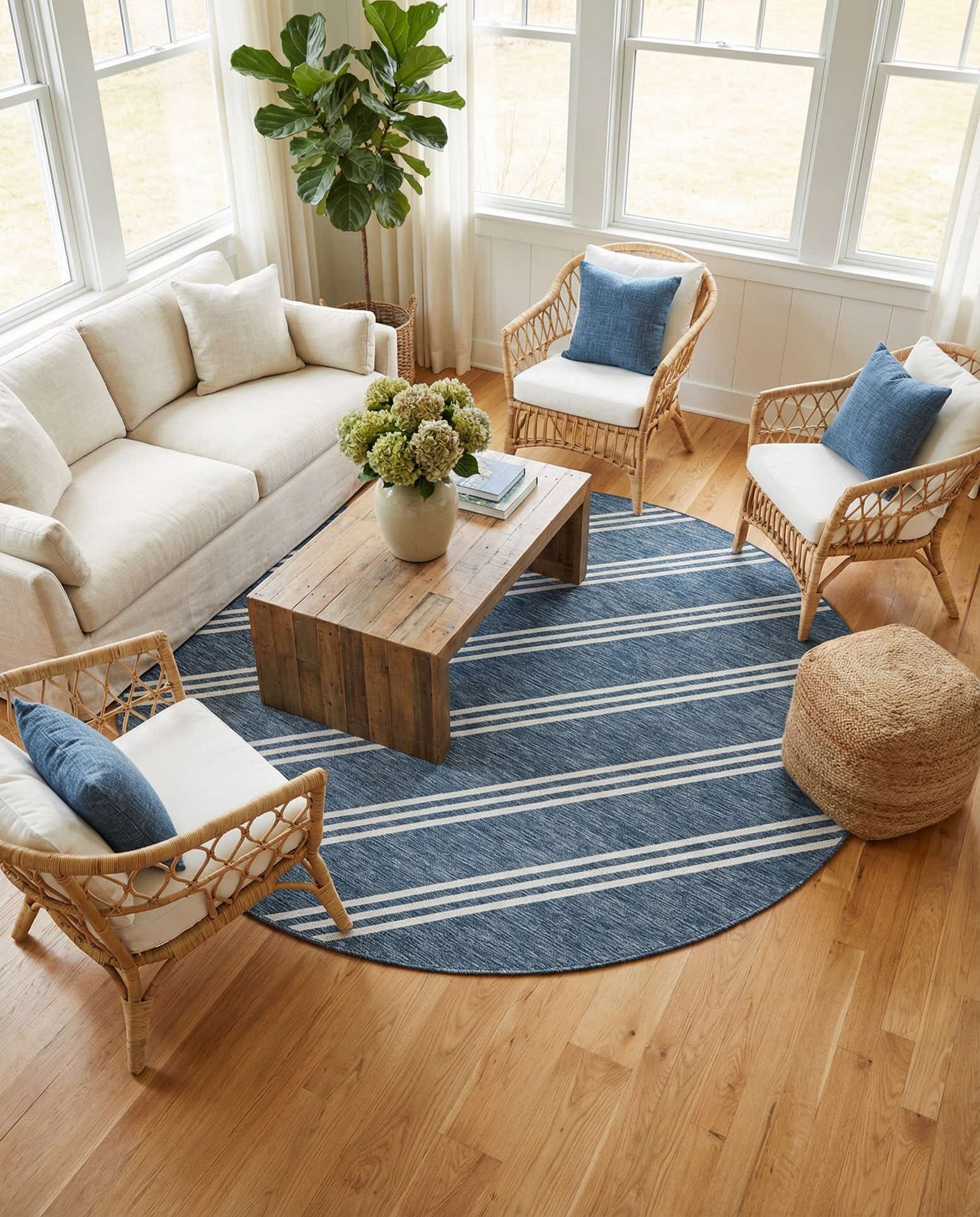 7' x 7' Easy-Clean Jill Zarin Indoor / Outdoor Round Rug