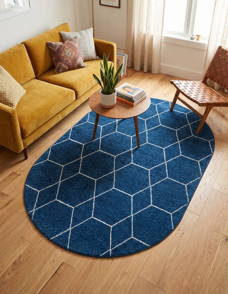 Detail image of 4' x 6' Trellis Frieze Oval Rug