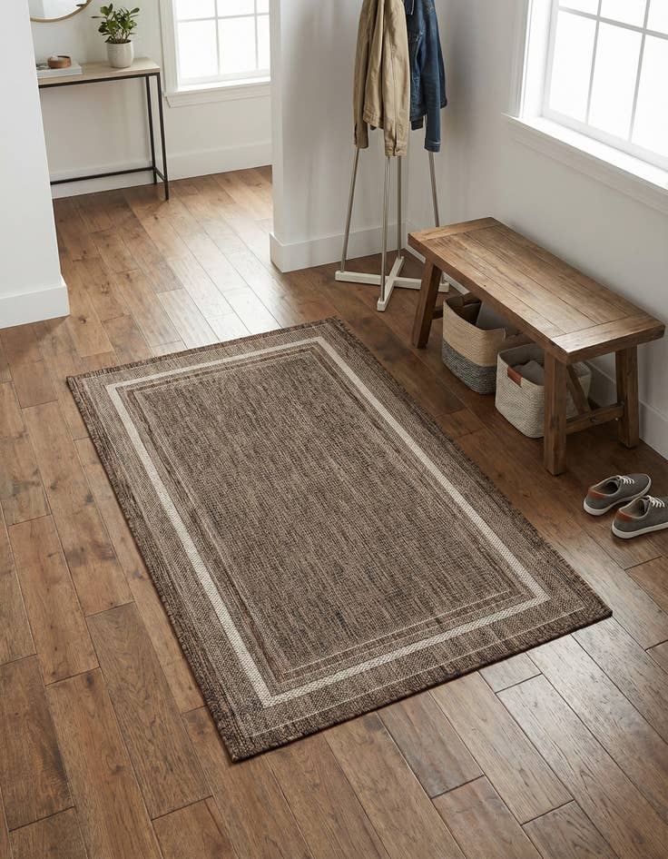 Detail image of  3' 1 x 5' 3  Washable Border Indoor / Outdoor Rug