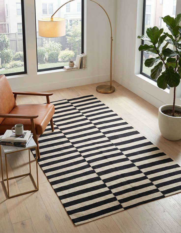 Detail image of 3' 6 x 6' 4 Hand Woven Kilim Modern Wool Rug