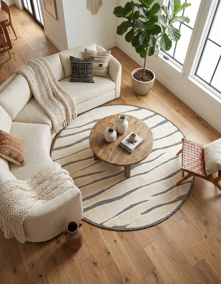 Detail image of 7' 10 x 7' 10 Prismatic Round Rug