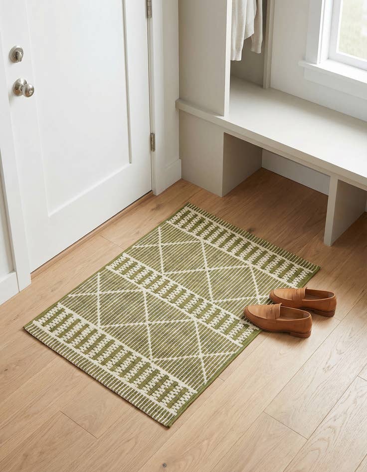 Detail image of 2' x 3' Easy-Clean Trellis Indoor / Outdoor Rug