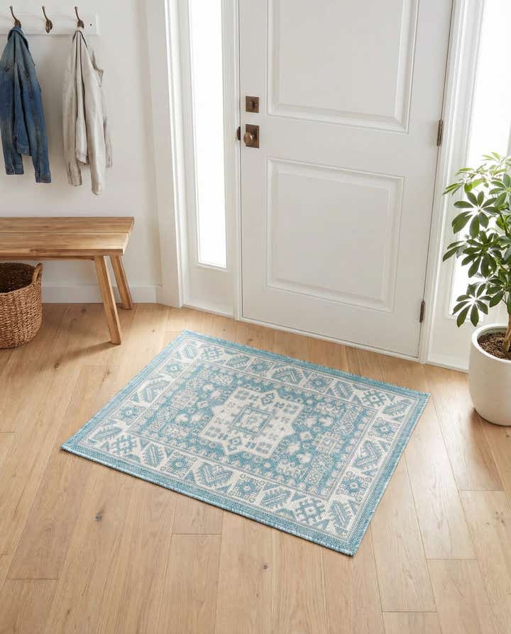 2' x 3' Easy-Clean Aztec Indoor / Outdoor Rug