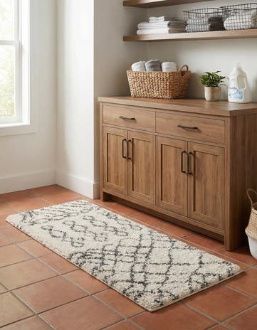 2' x 4' Moroccan Shag Runner Rug