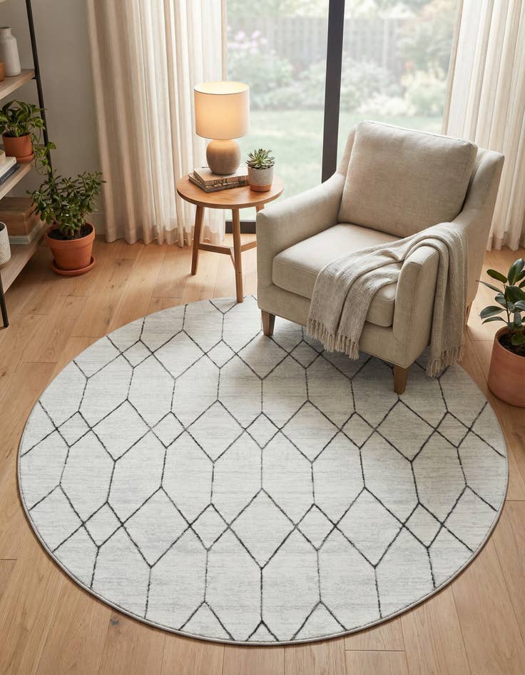 Detail image of 7' x 7' Lattice Trellis Round Rug