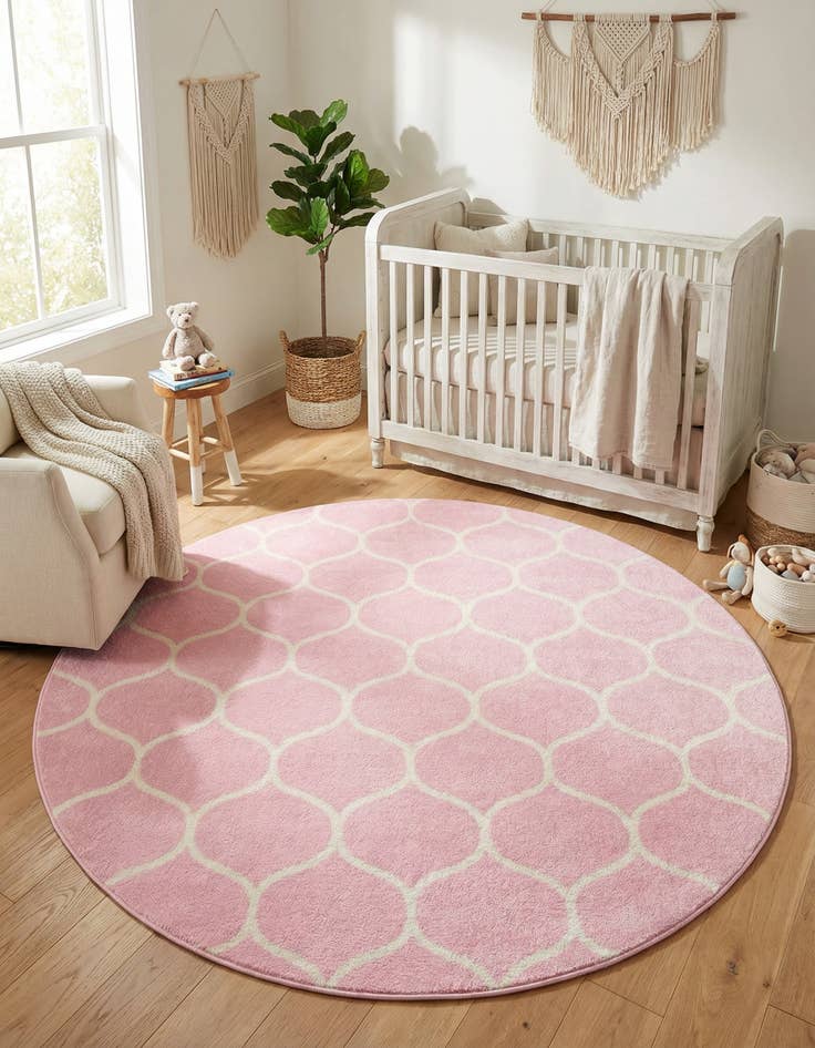 Detail image of 7' 10 x 7' 10 Lattice Frieze Round Rug