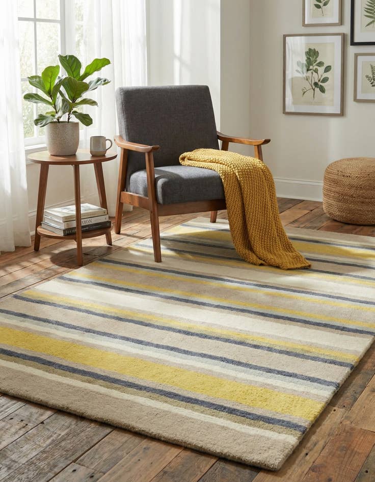 Detail image of 4' x 5' 7 Luna Wool Rug