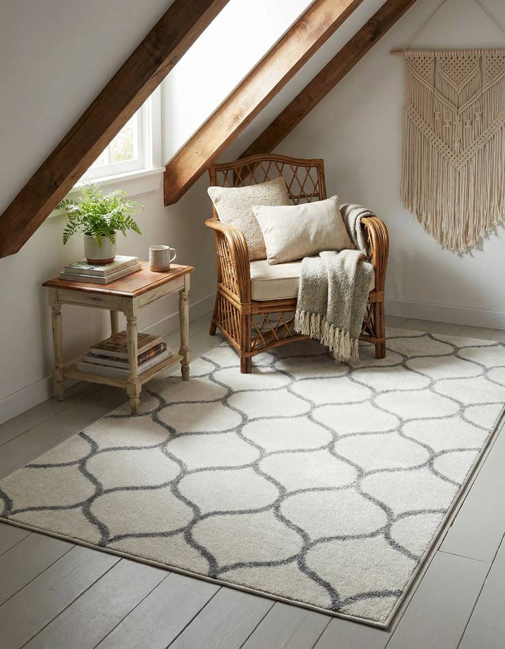 Detail image of 3' x 5' 3 Lattice Frieze Rug
