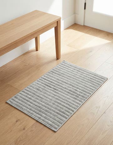 2' x 3' Easy-Clean Sabrina Soto Indoor / Outdoor Rug