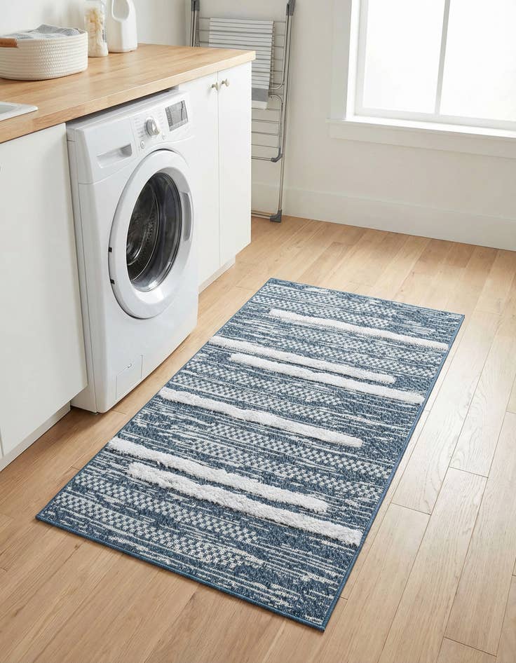 Detail image of 2' 3 x 4' Abbey Runner Rug