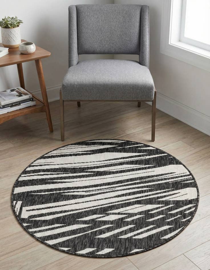 Detail image of 3' x 3'  Washable Modern Indoor / Outdoor Round Rug