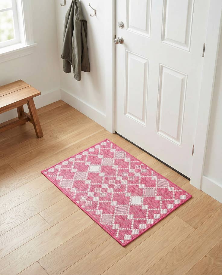 Detail image of 2' x 3' Easy-Clean Lattice Indoor / Outdoor Rug
