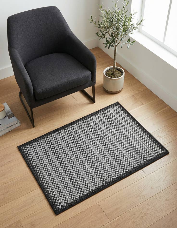 Detail image of 2' 2 x 3'  Washable Border Indoor / Outdoor Rug