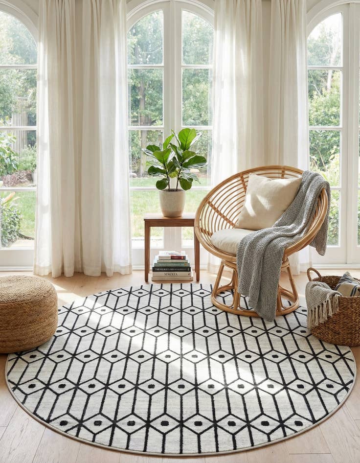 Detail image of 7' x 7' Lattice Trellis Round Rug