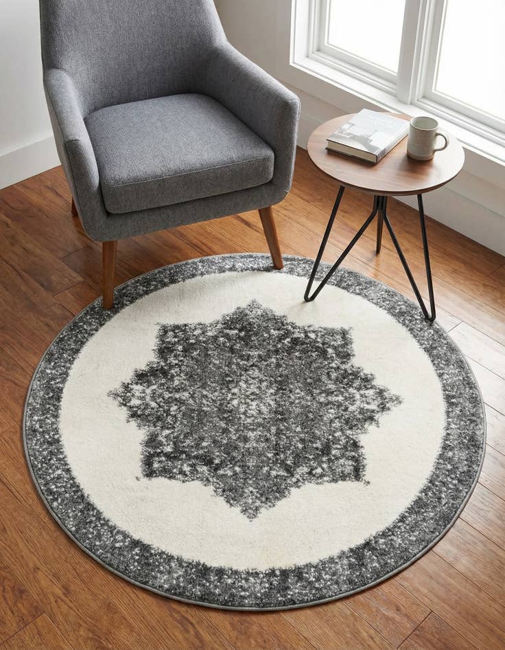 Detail image of 3' 3 x 3' 3 Veneto Round Rug