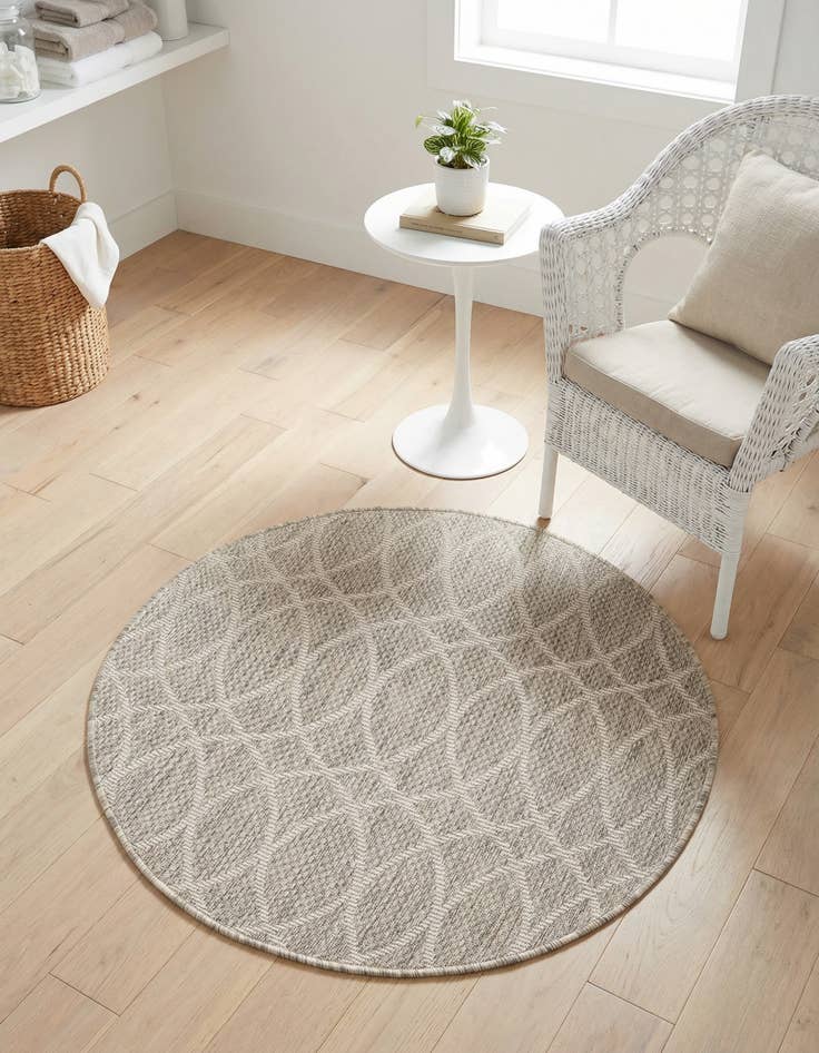 Detail image of 3' x 3' Washable Lattice Indoor / Outdoor Round Rug